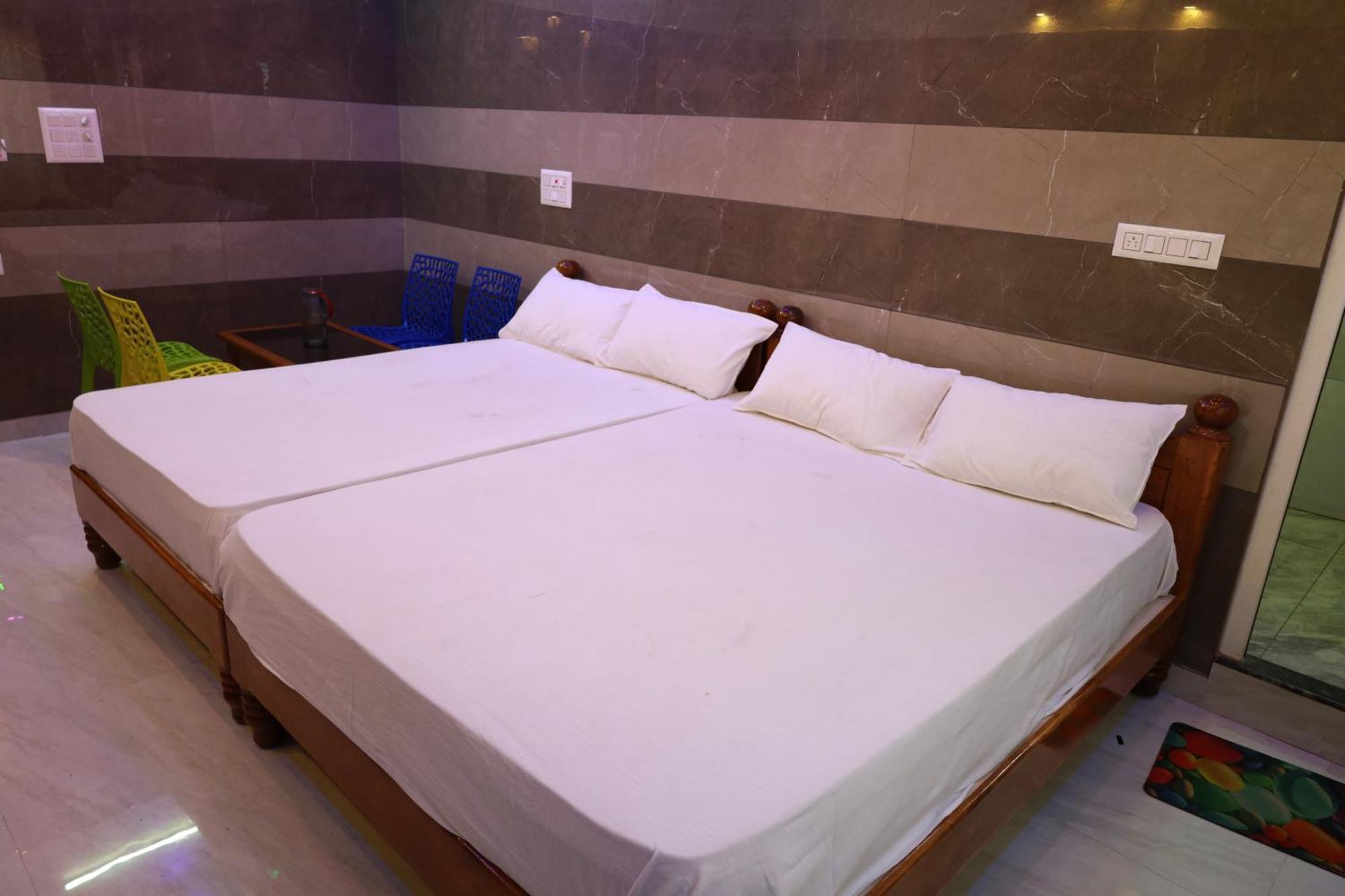 Hotel Rv Residency à Wodapatti Extérieur photo