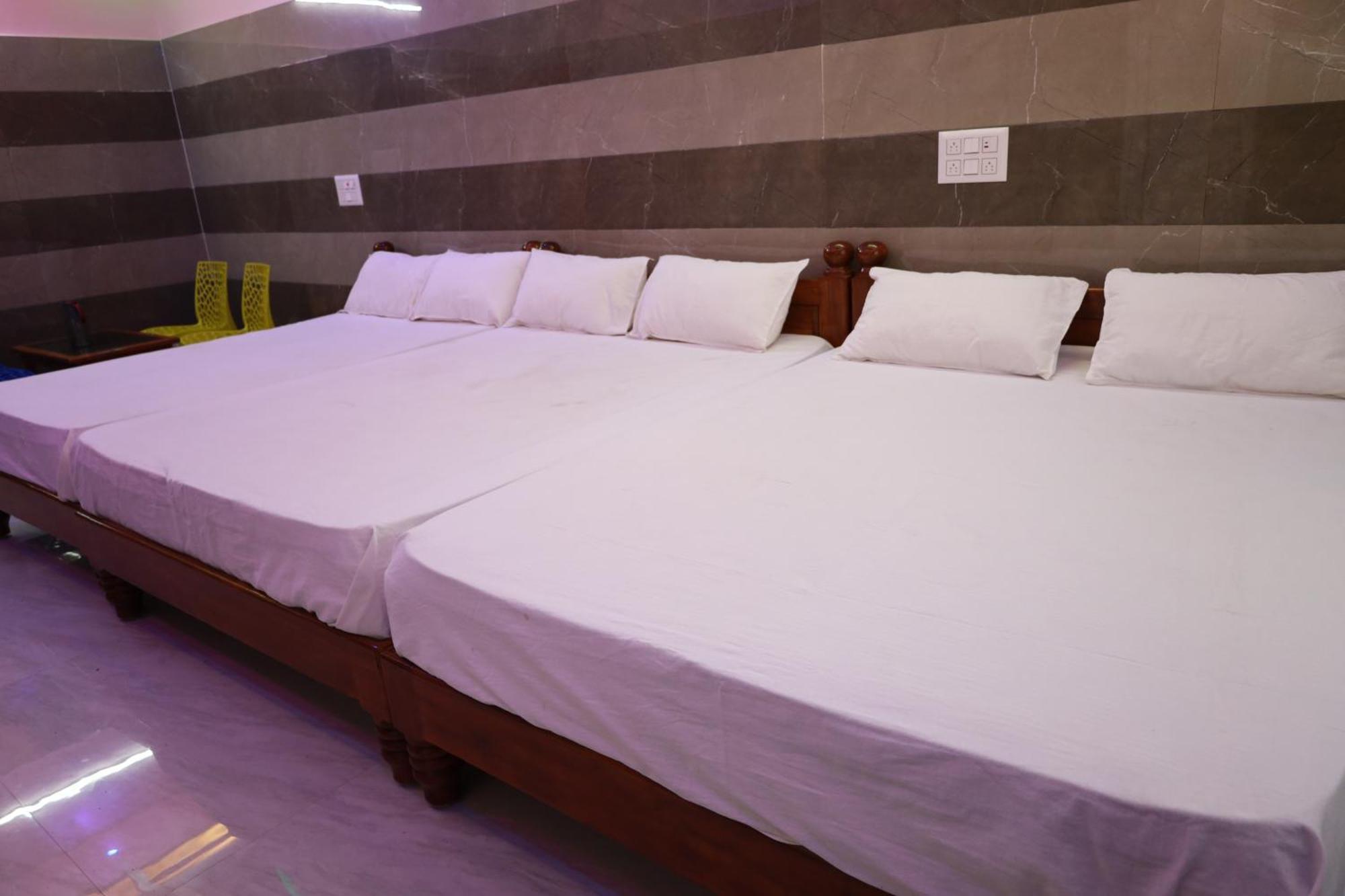 Hotel Rv Residency à Wodapatti Extérieur photo