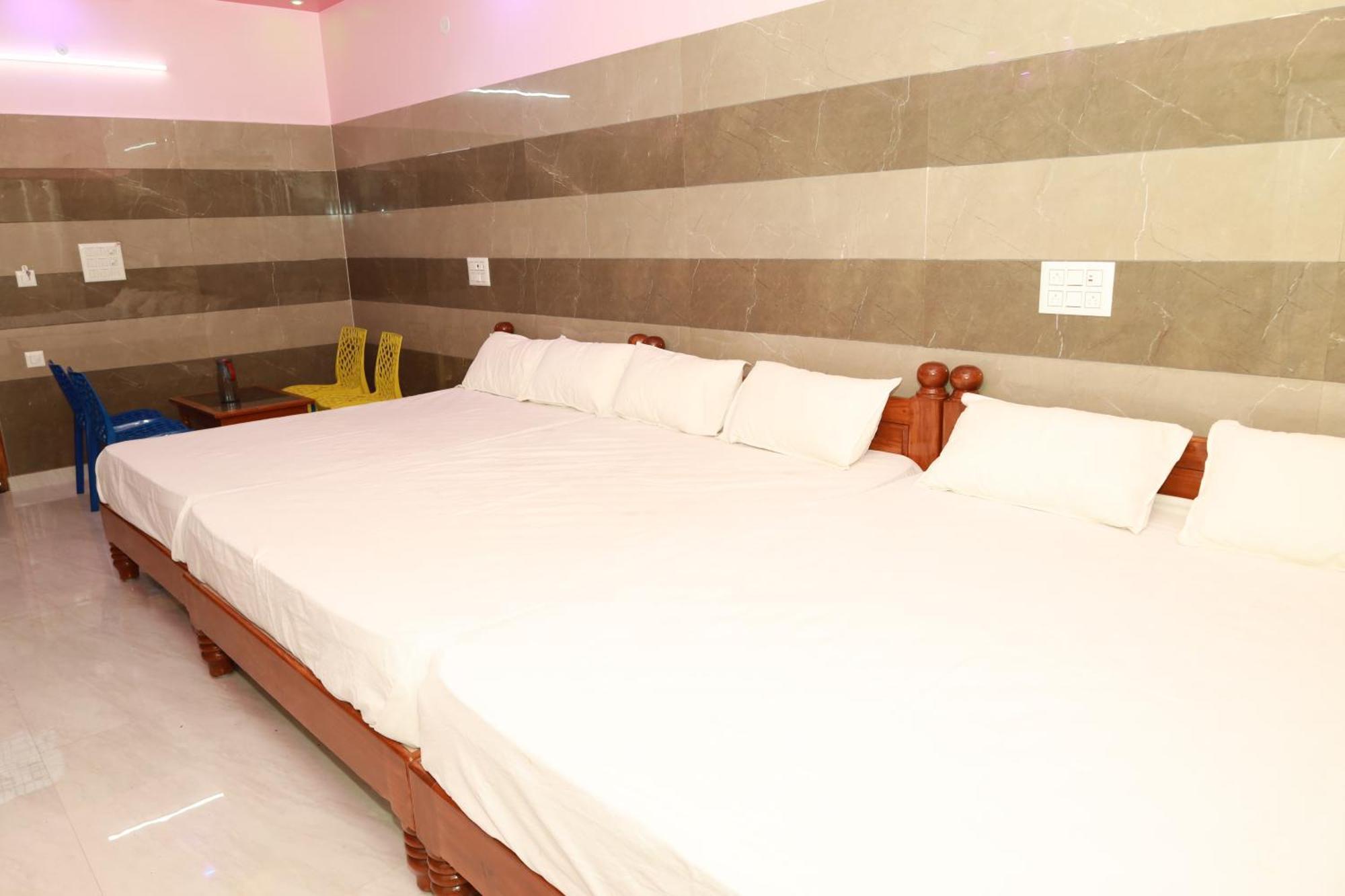 Hotel Rv Residency à Wodapatti Extérieur photo