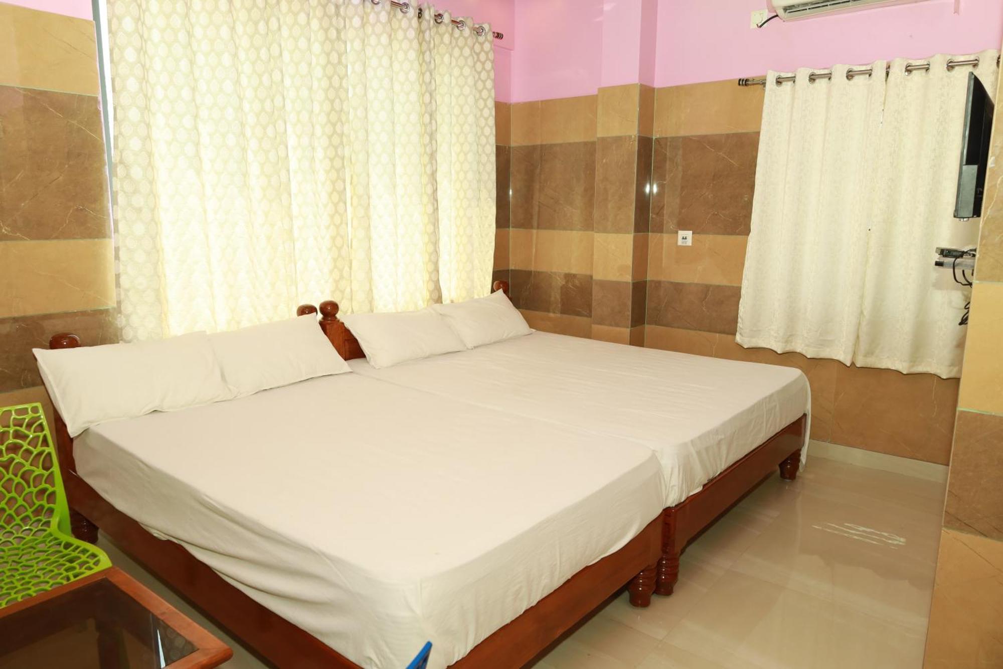Hotel Rv Residency à Wodapatti Extérieur photo